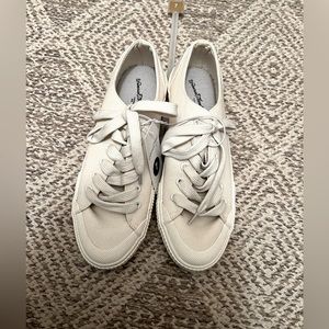 Brand new with tags Universal Thread Mandy ivory sneakers. Size 7